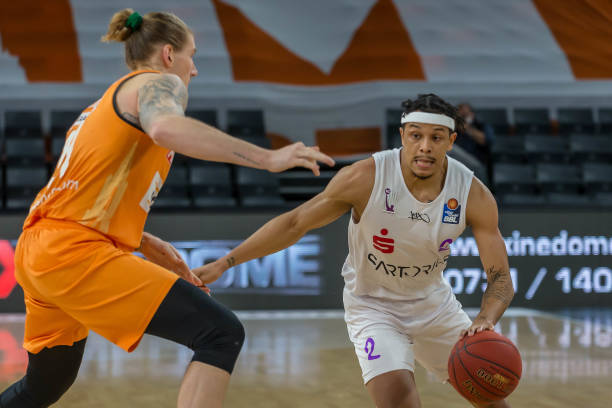 并且阵容深 并且阵容深